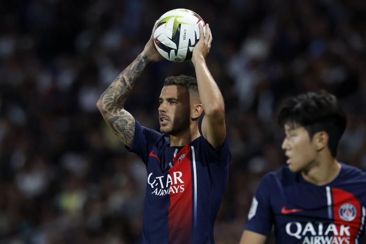 包含洛里昂主场战平图卢兹，保持中游稳定表现的词条