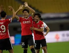 广州恒大客场大胜河北华夏幸福，领跑榜首