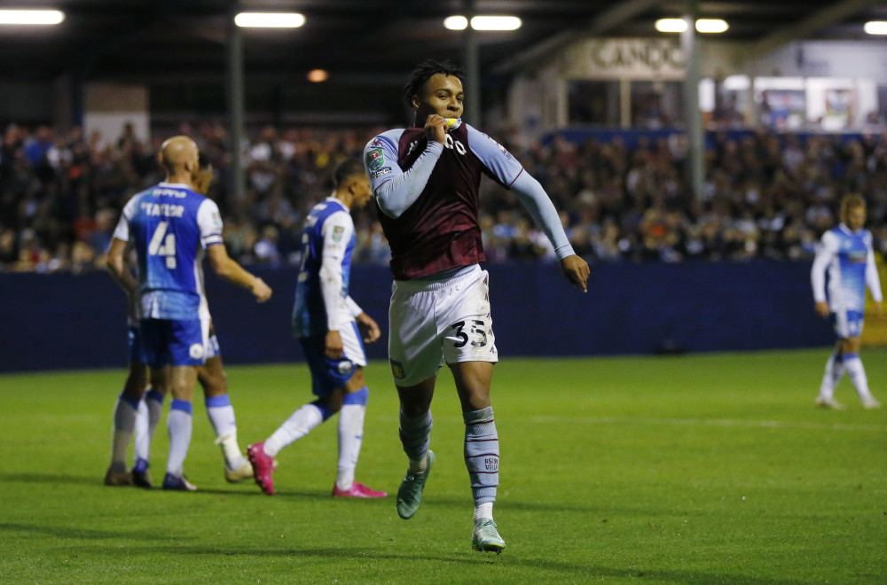 荷兰队力克敌手，成功晋级杯赛