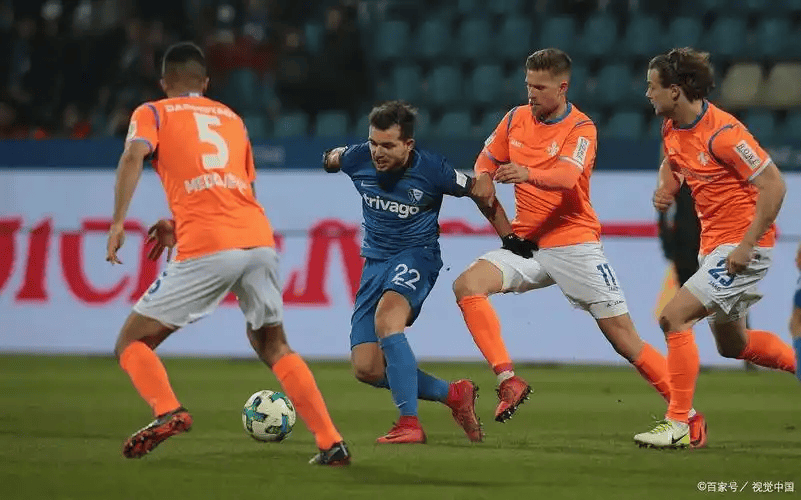 荷兰队力克敌手，成功晋级杯赛