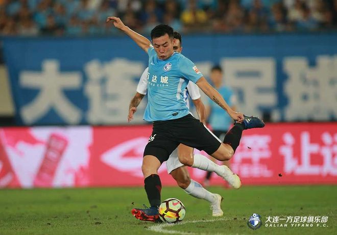 尤文图斯前锋斩获帽子戏法,助球队大胜对手 尤文图斯前锋斩获帽子戏法,助球队大胜对手