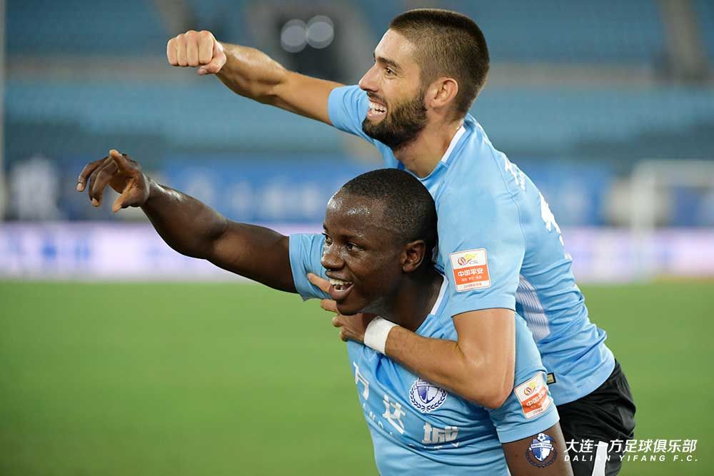 尤文图斯前锋斩获帽子戏法,助球队大胜对手 尤文图斯前锋斩获帽子戏法,助球队大胜对手